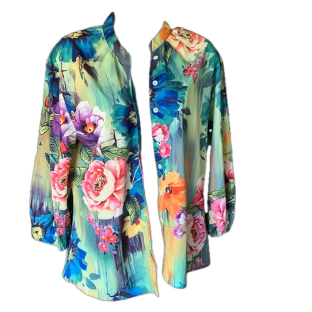 Medium light weight Hawaiian button up blouse in box 8
